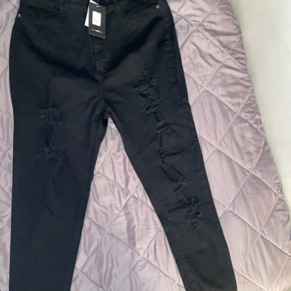 Size 2x ripped Fashion Nova Jeans